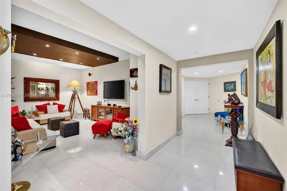 3330 NE 190th St, Aventura, FL 33180