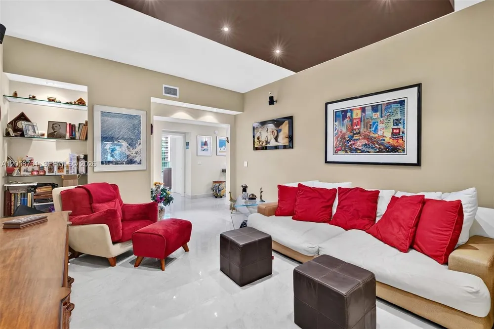 3330 NE 190th St, Aventura, FL 33180