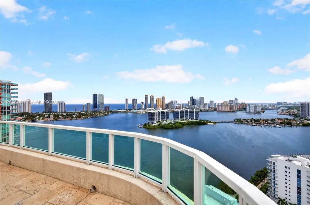 3330 NE 190th St, Aventura, FL 33180