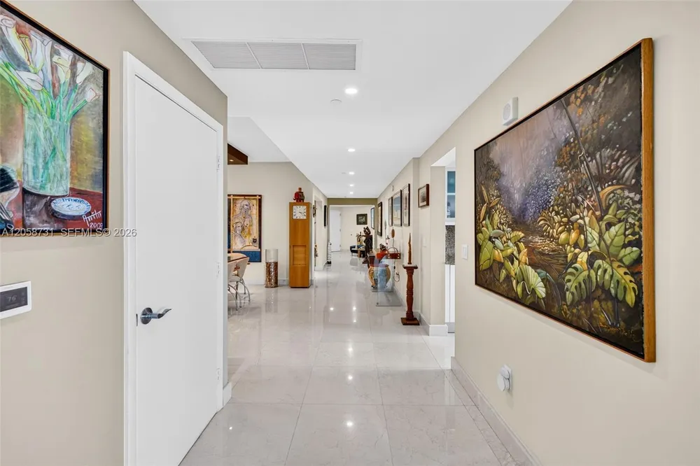 3330 NE 190th St, Aventura, FL 33180