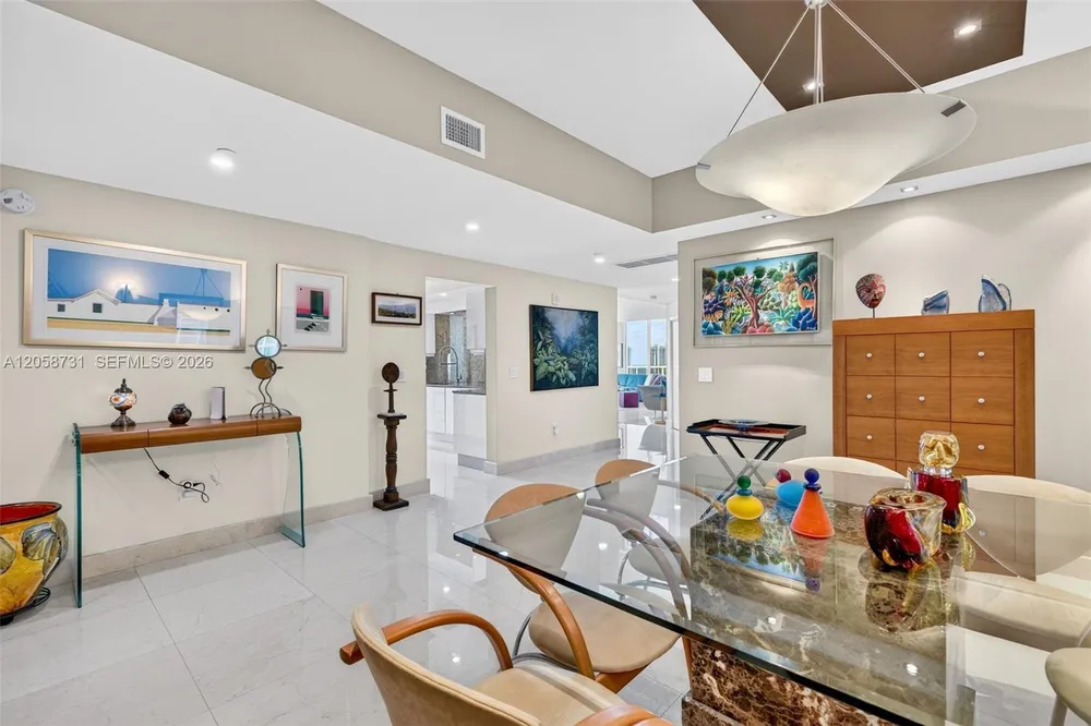 3330 NE 190th St, Aventura, FL 33180
