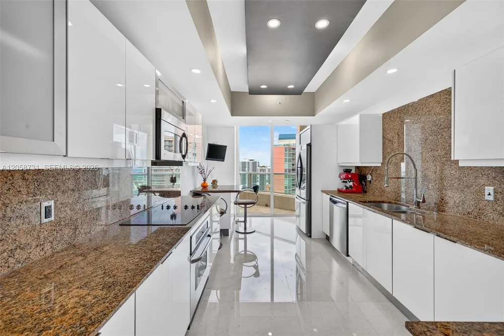 3330 NE 190th St, Aventura, FL 33180