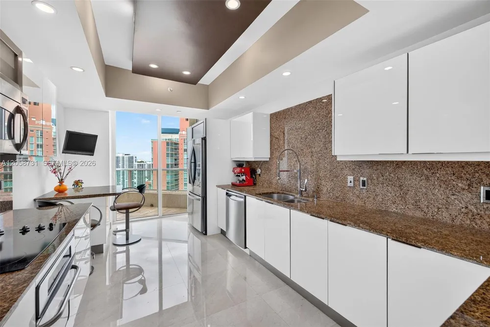 3330 NE 190th St, Aventura, FL 33180