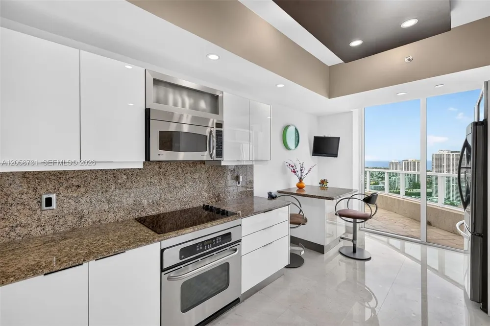 3330 NE 190th St, Aventura, FL 33180