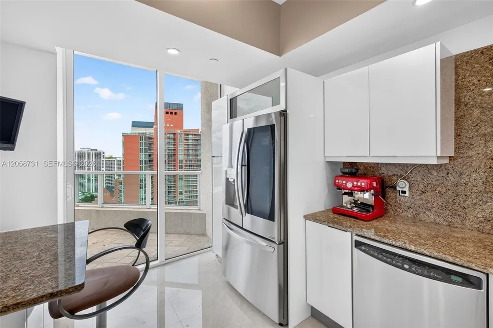3330 NE 190th St, Aventura, FL 33180