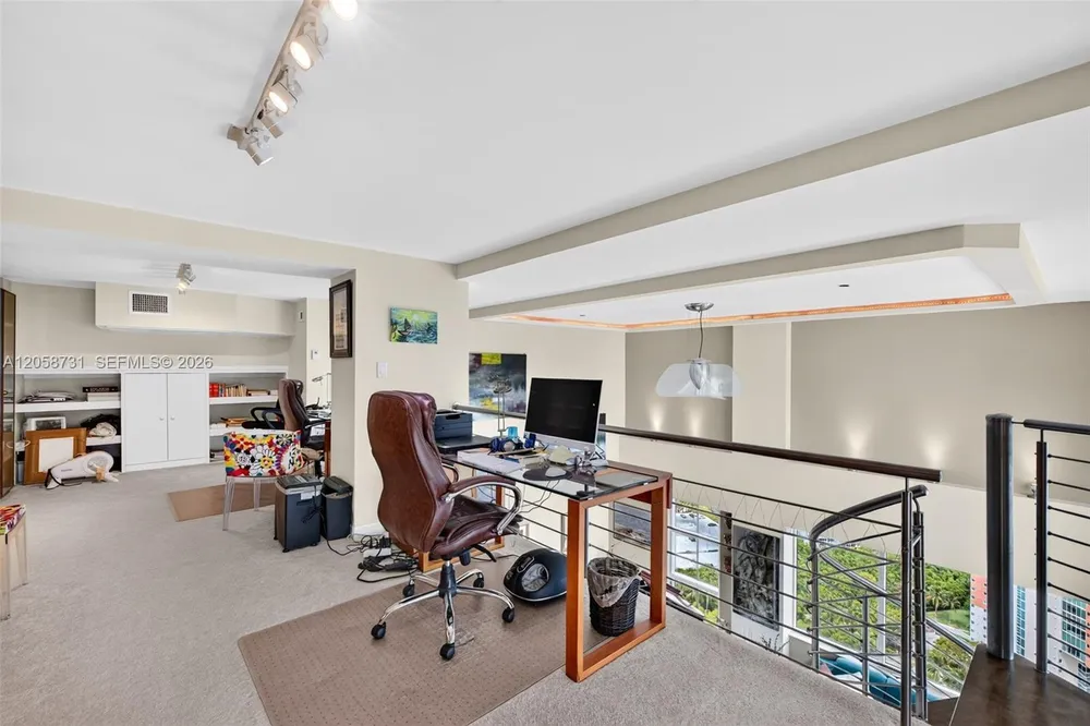3330 NE 190th St, Aventura, FL 33180