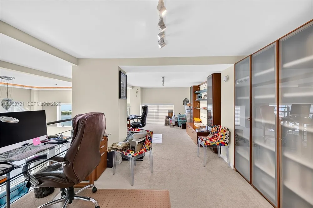 3330 NE 190th St, Aventura, FL 33180