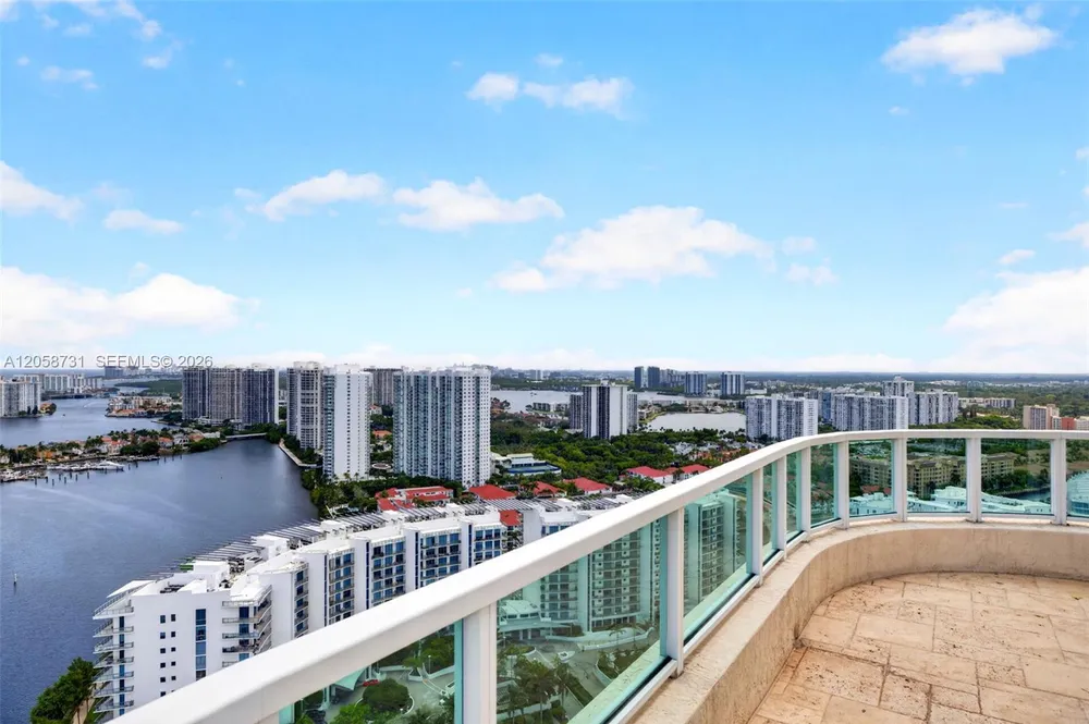 3330 NE 190th St, Aventura, FL 33180