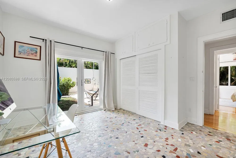 1042 Sorolla Ave, Coral Gables, FL 33134