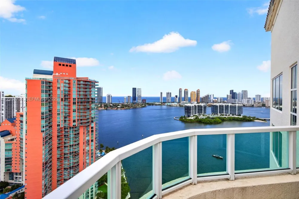 3330 NE 190th St, Aventura, FL 33180