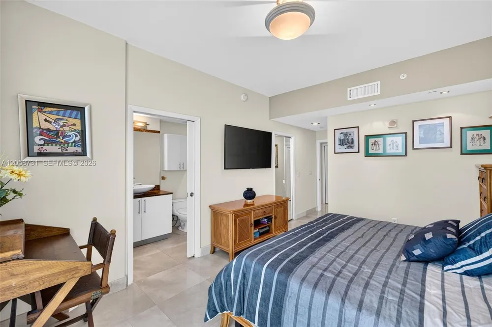 3330 NE 190th St, Aventura, FL 33180