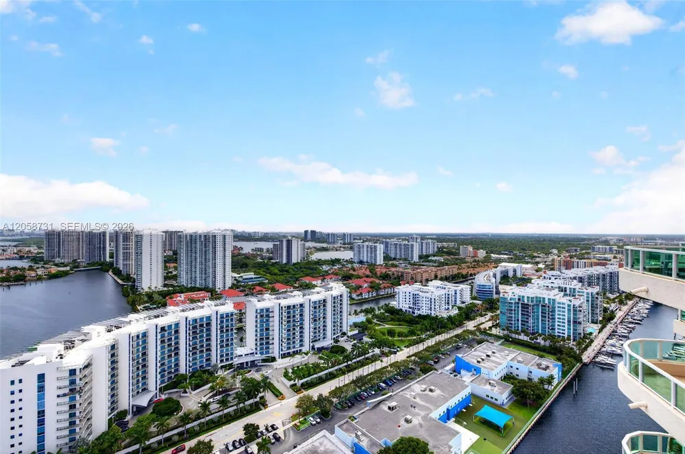 3330 NE 190th St, Aventura, FL 33180