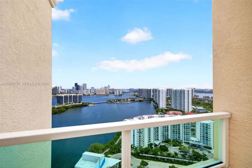 3330 NE 190th St, Aventura, FL 33180
