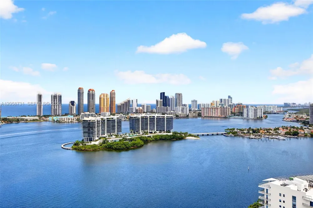 3330 NE 190th St, Aventura, FL 33180