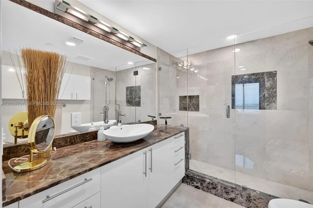 3330 NE 190th St, Aventura, FL 33180