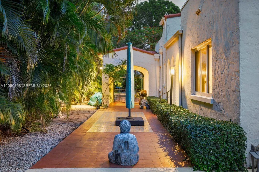 1042 Sorolla Ave, Coral Gables, FL 33134