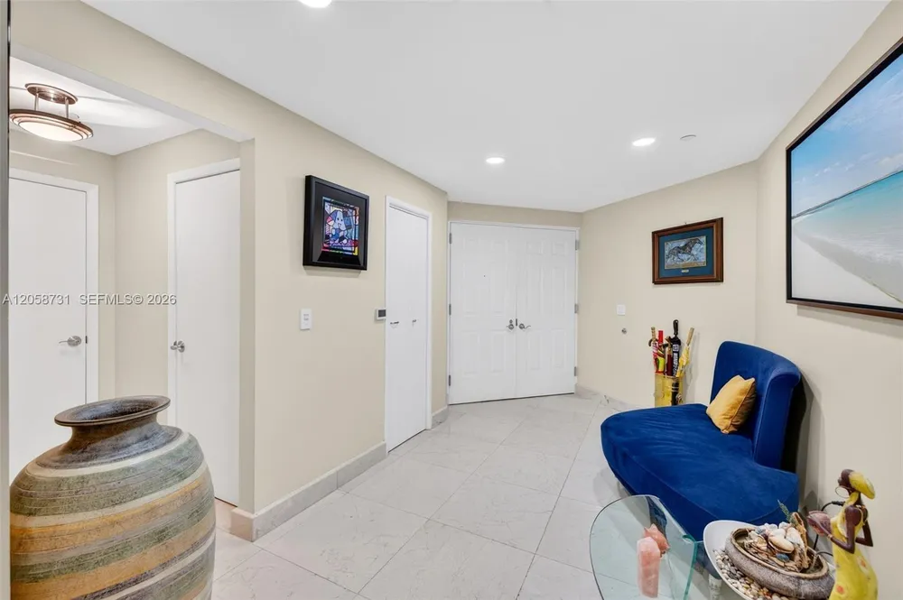 3330 NE 190th St, Aventura, FL 33180