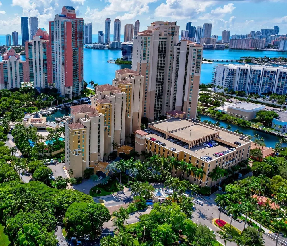3330 NE 190th St, Aventura, FL 33180