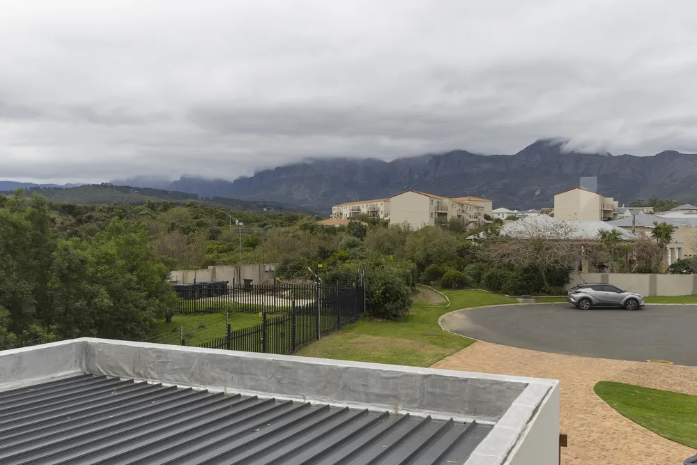South Africa, Western Cape, Sir Lowrys Pass, Blue Rock Road, 47
