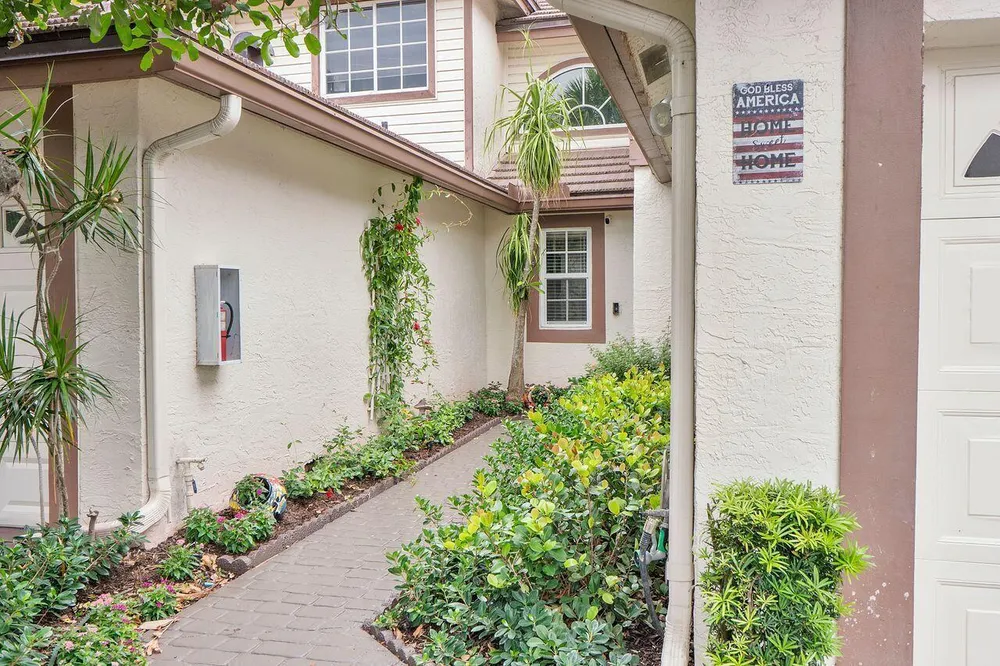 11606 NW 19th Dr, Coral Springs, FL 33071