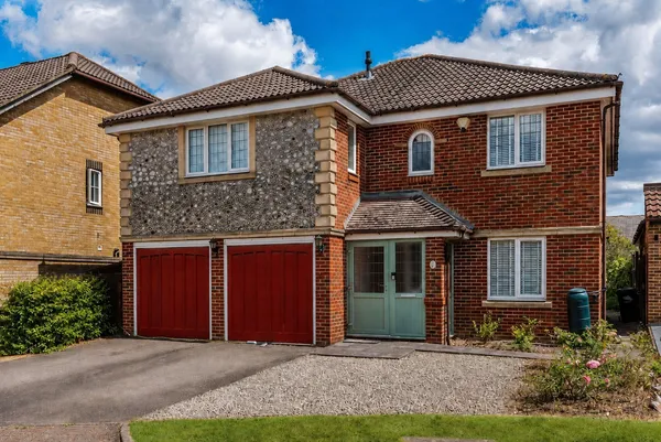 Dumville Drive, Godstone, RH9 photo 1