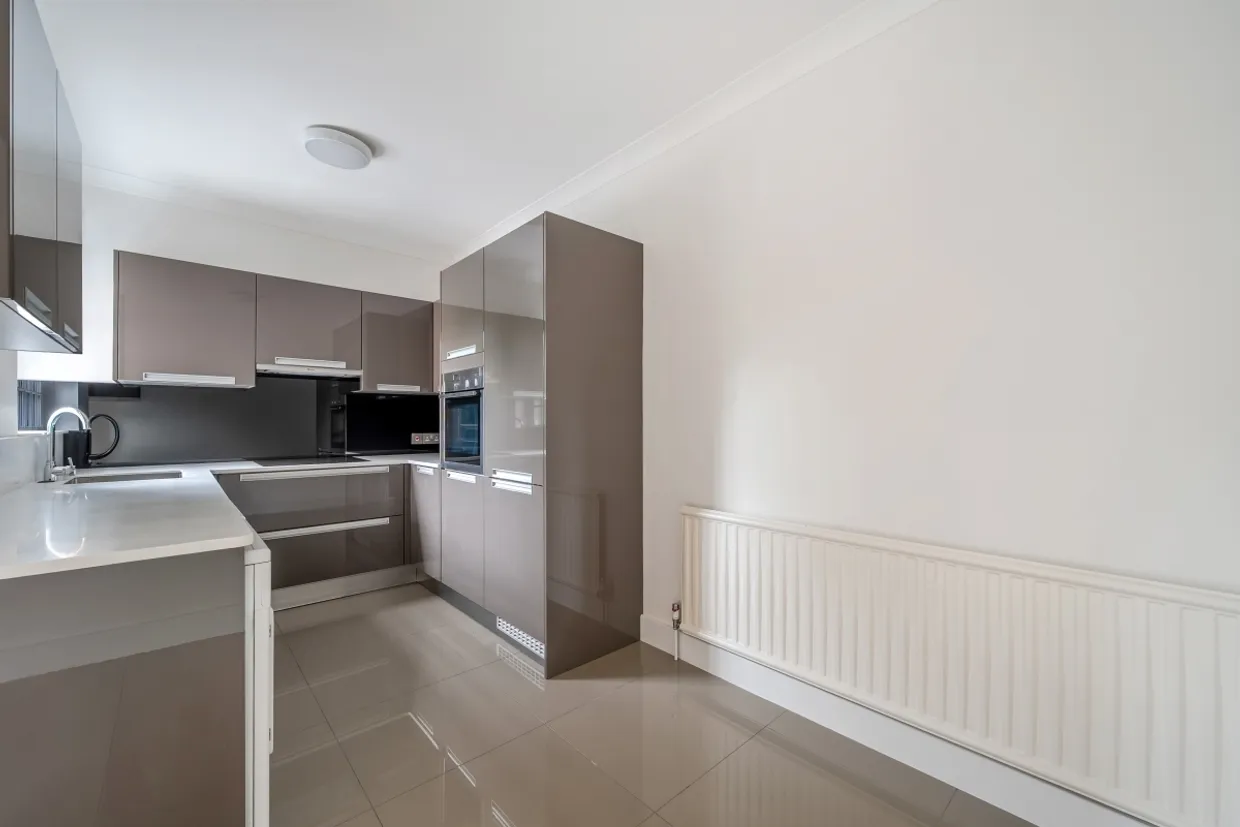 Bulstrode Court Gerrards Cross SL9 photo 2