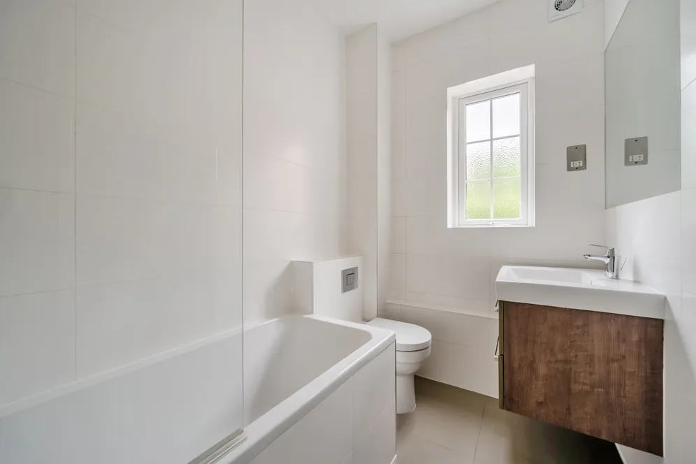 Bulstrode Court Gerrards Cross SL9 photo 6