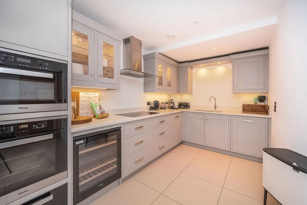 Upper Richmond Road London SW15 photo 8