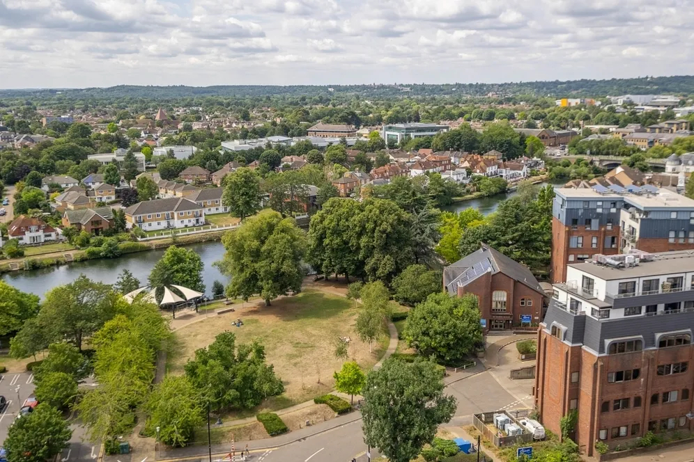 Elmsleigh Road Staines TW18 photo 12