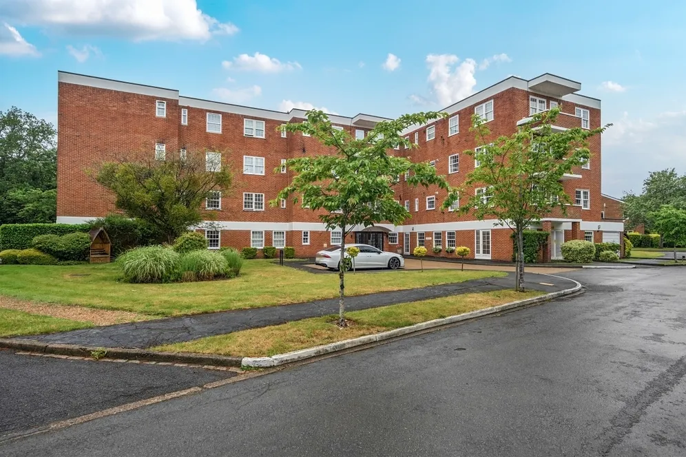 Bulstrode Court Gerrards Cross SL9 photo 21