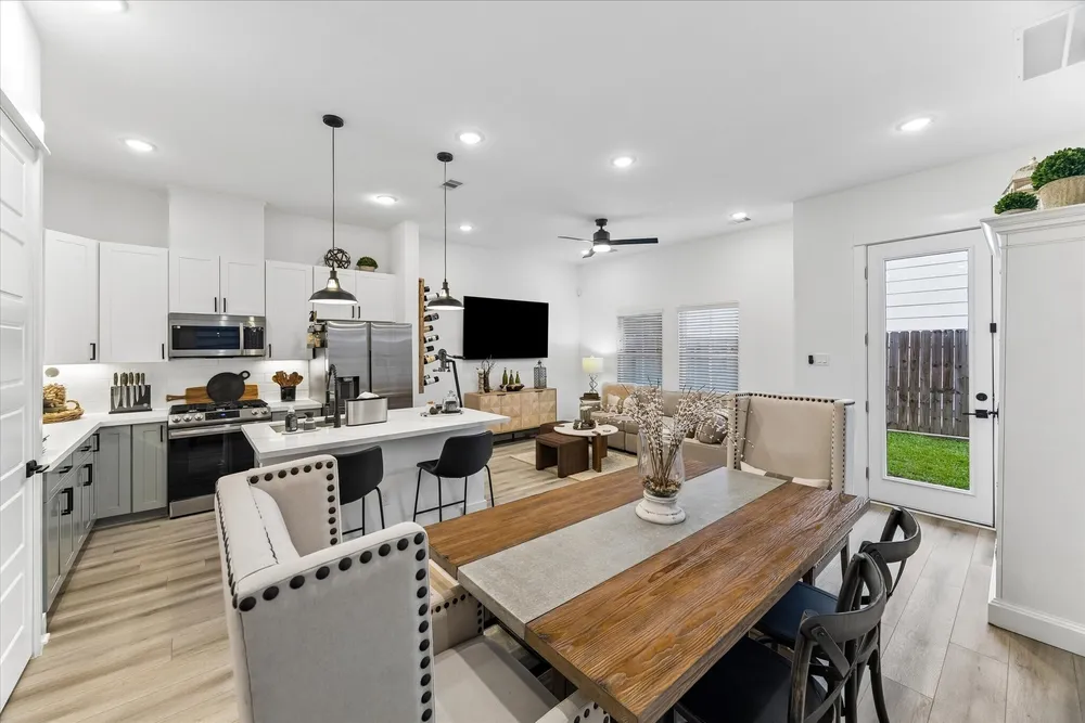 3012 Jensen Dr, Houston, TX 77026