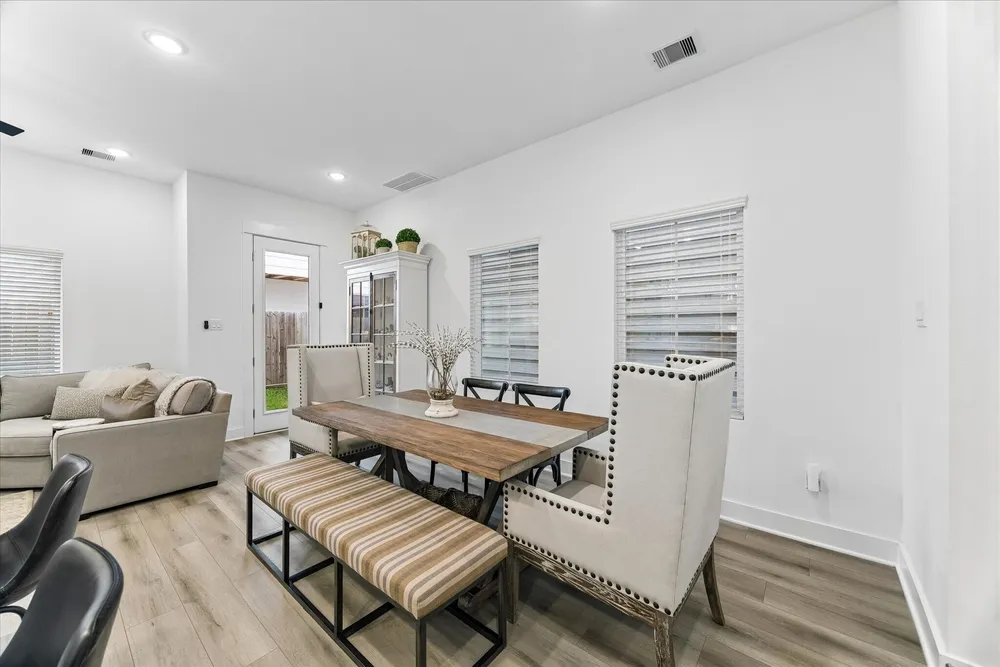 3012 Jensen Dr, Houston, TX 77026