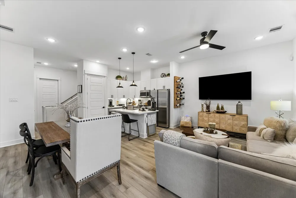 3012 Jensen Dr, Houston, TX 77026