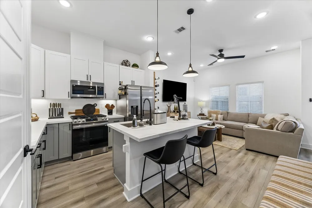 3012 Jensen Dr, Houston, TX 77026