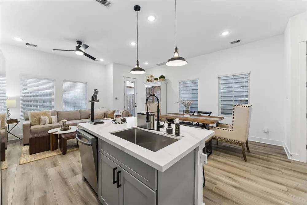 3012 Jensen Dr, Houston, TX 77026