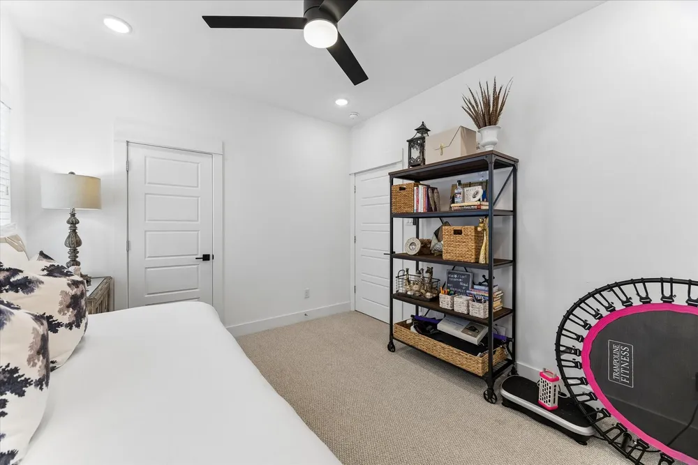 3012 Jensen Dr, Houston, TX 77026