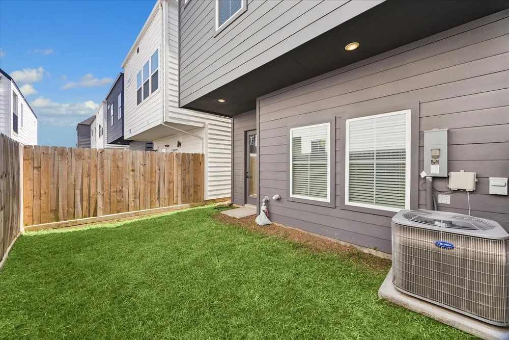 3012 Jensen Dr, Houston, TX 77026