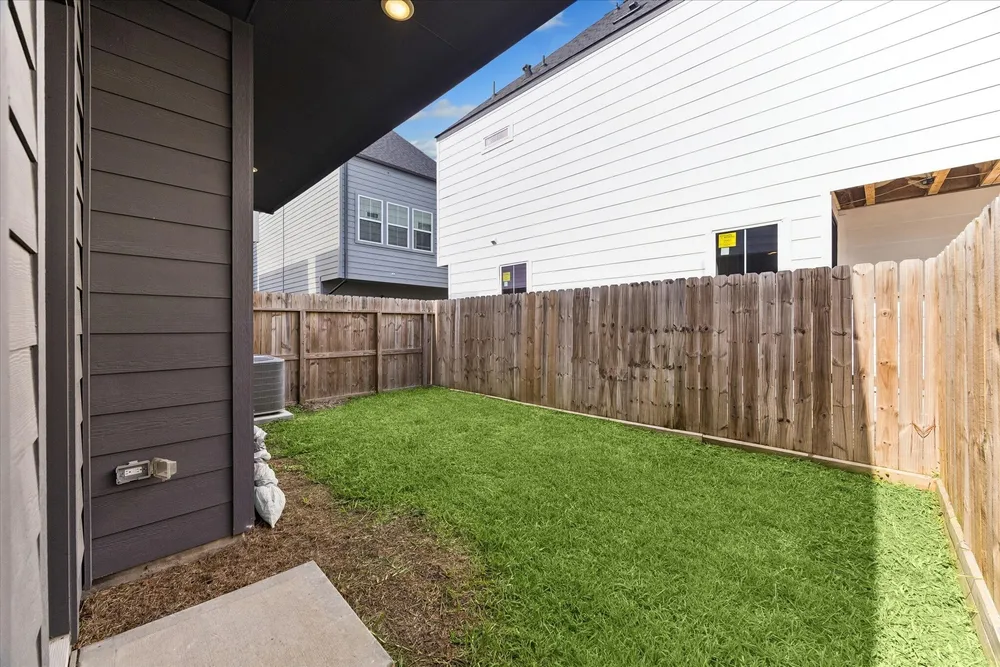 3012 Jensen Dr, Houston, TX 77026