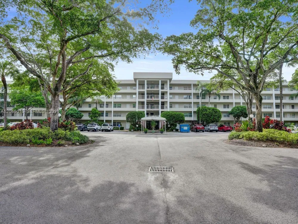 808 Cypress Blvd, Pompano Beach, FL 33069