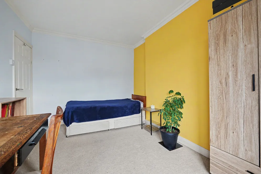 Property carousel item 10