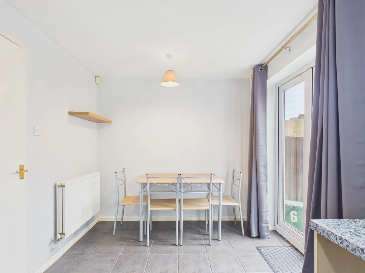 Trem Powys, Barry, CF63