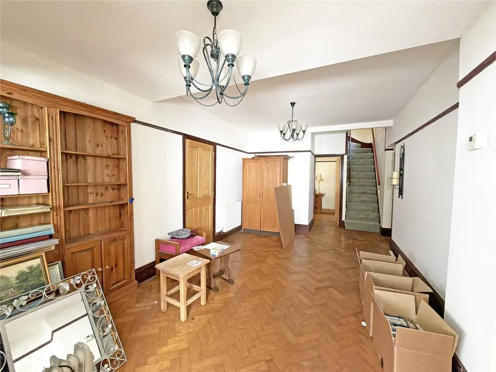 Property carousel item 9