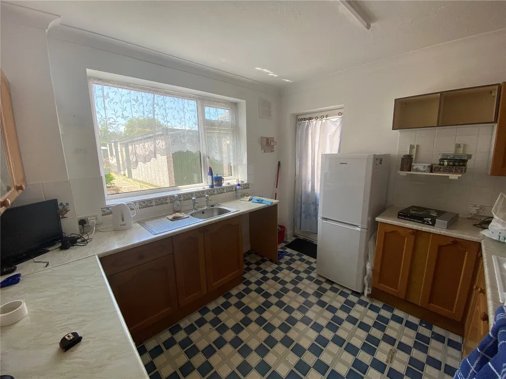 Property carousel item 9