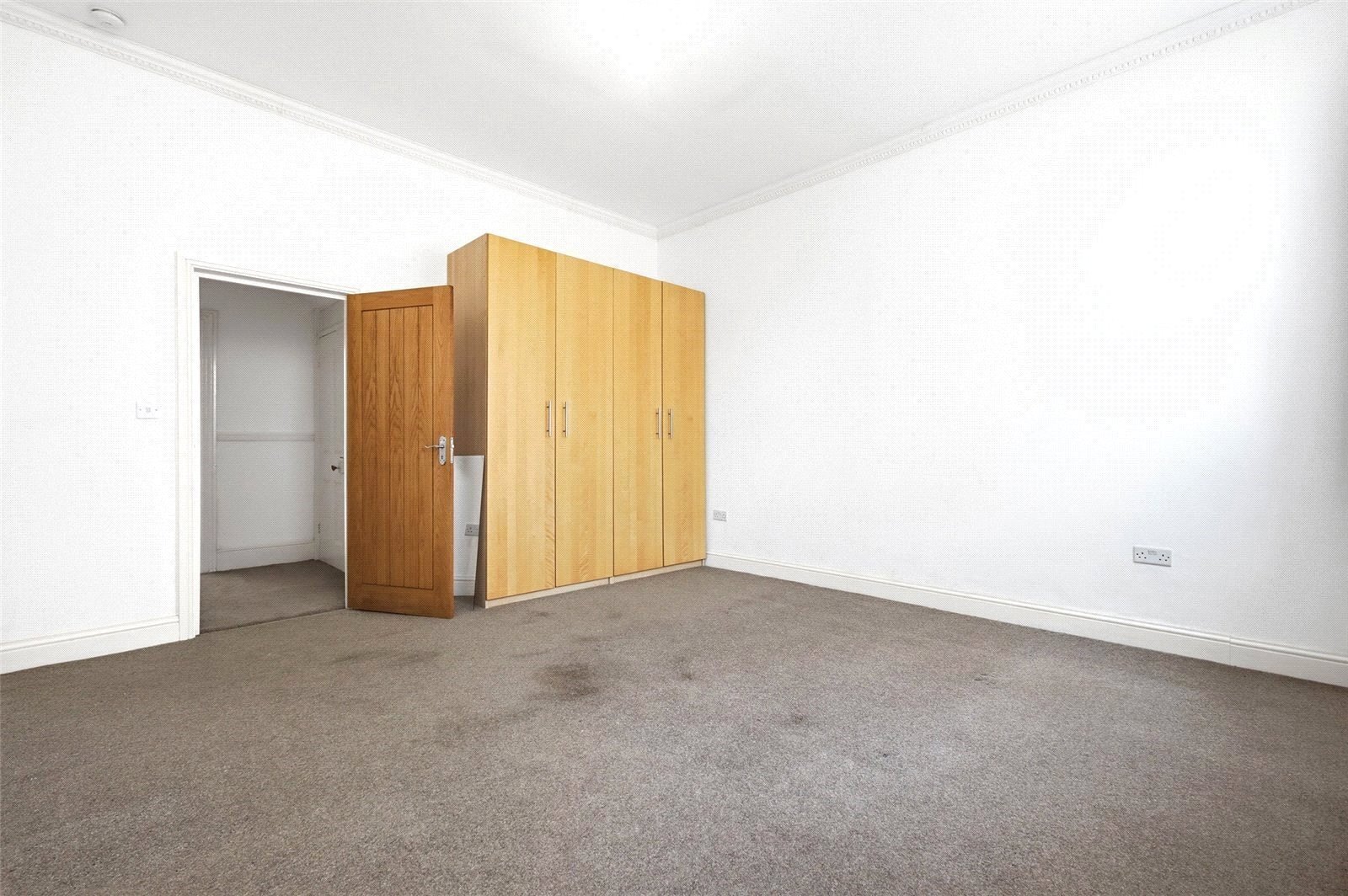 Aldersbrook Road, London, E12 Image 12