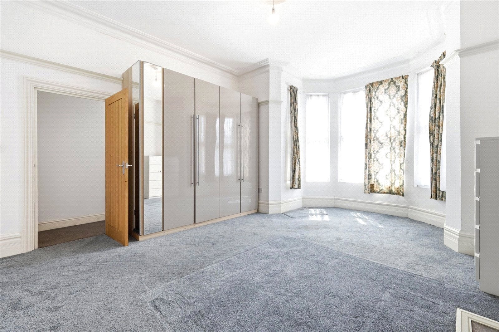 Aldersbrook Road, London, E12 Image 13
