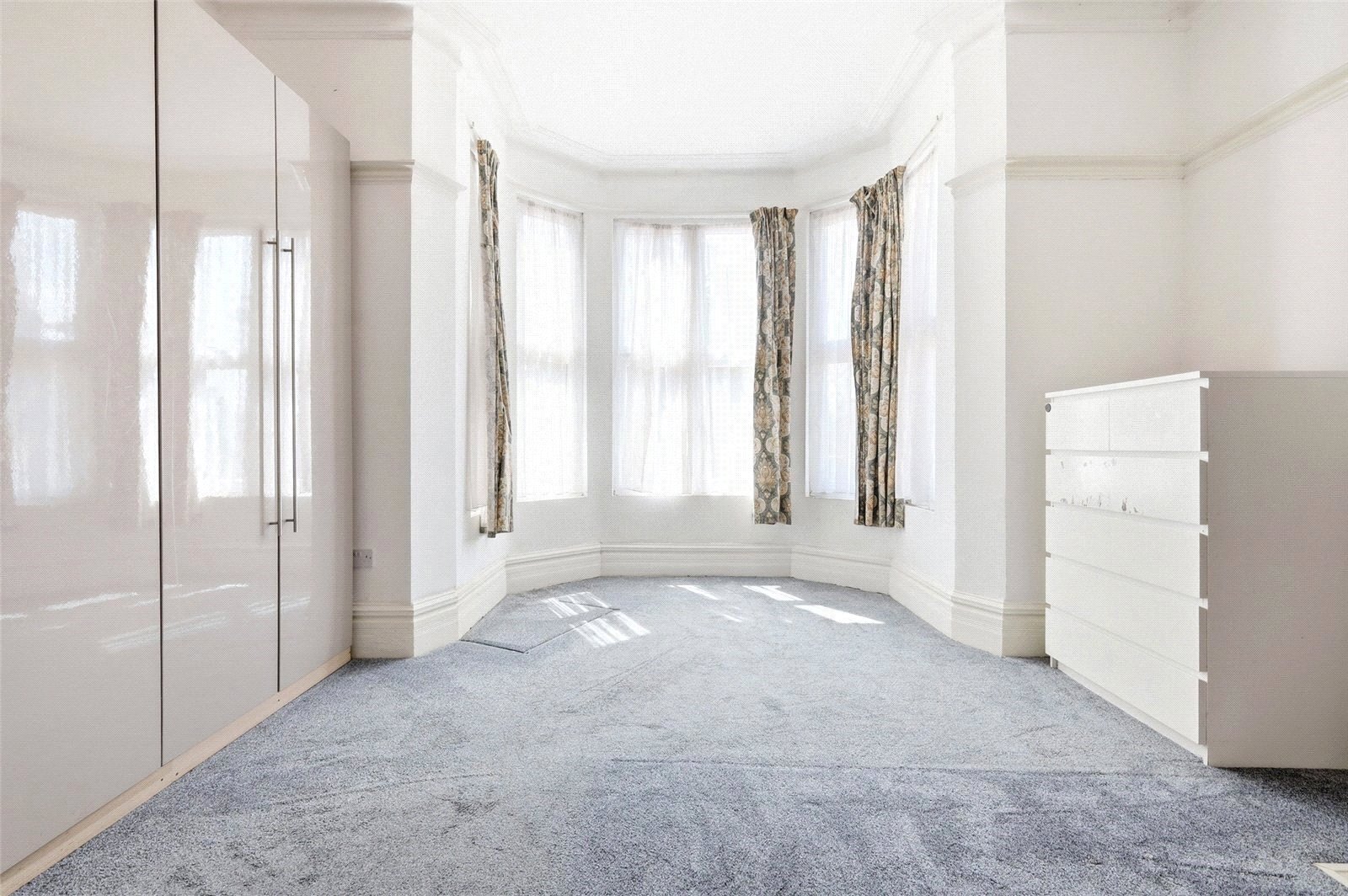 Aldersbrook Road, London, E12 Image 14