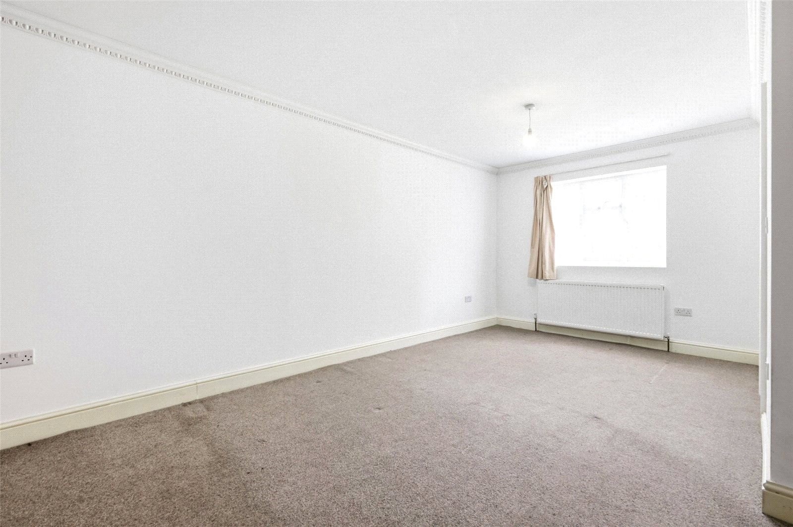 Aldersbrook Road, London, E12 Image 15