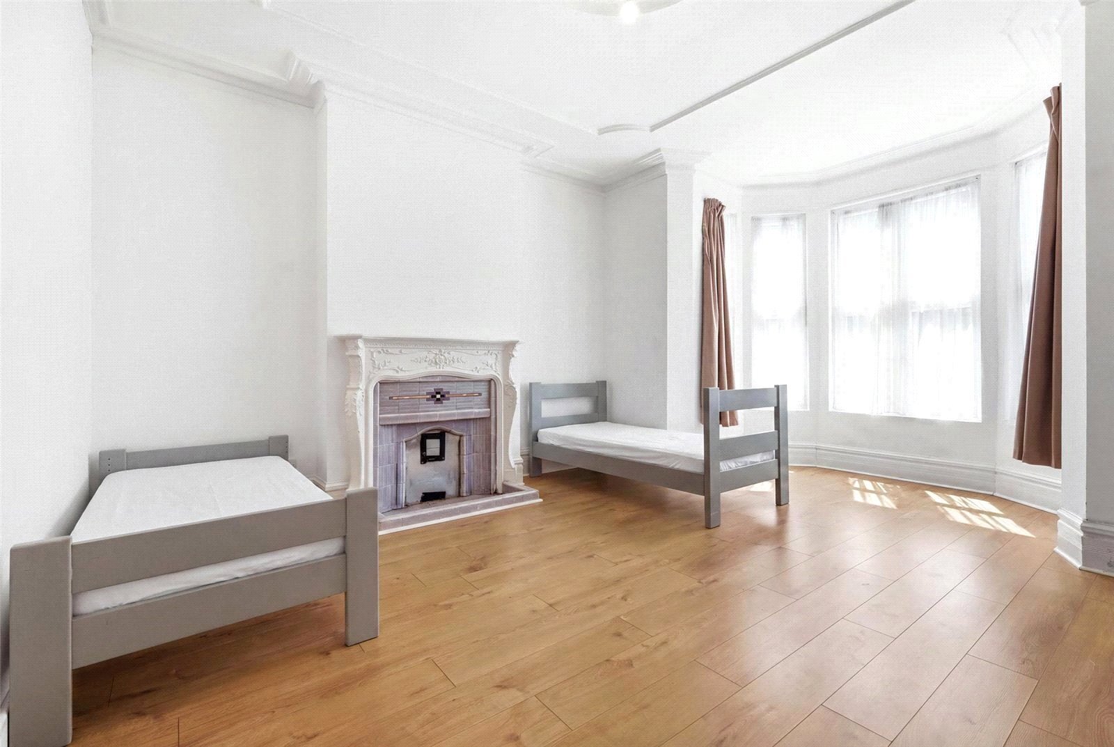Aldersbrook Road, London, E12 Image 16