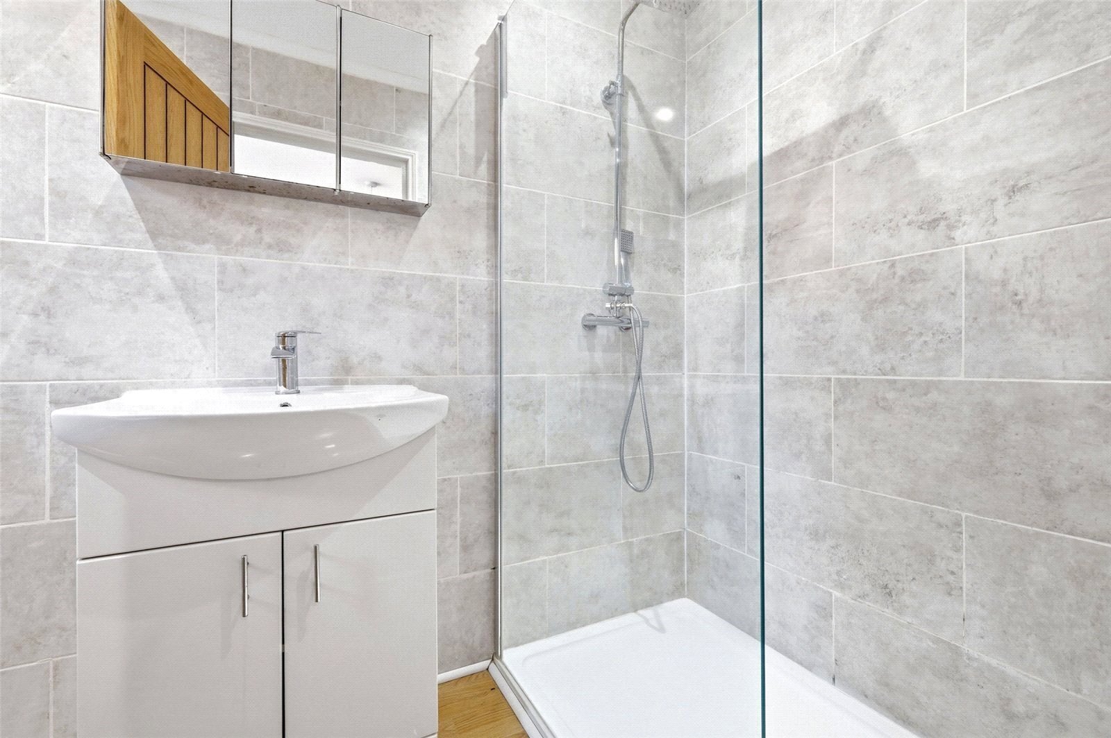 Aldersbrook Road, London, E12 Image 18