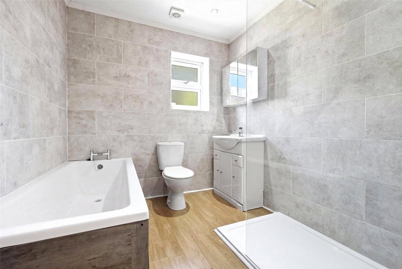 Aldersbrook Road, London, E12 Image 19
